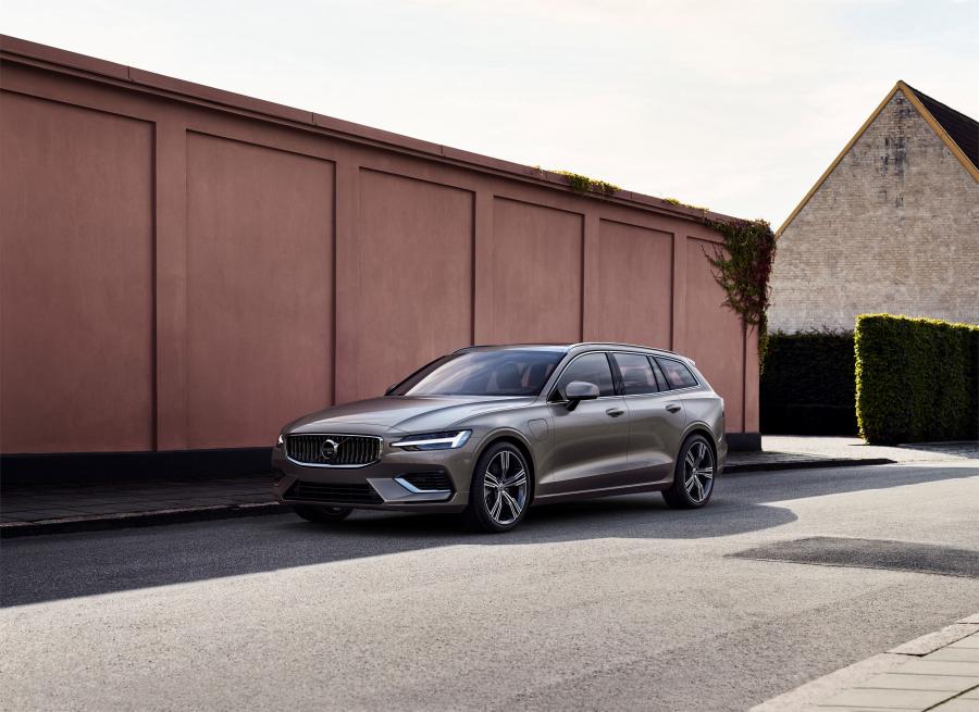  Volvo V60 T8 Inscription 2018 года  (WW) (фото 4 из 5)